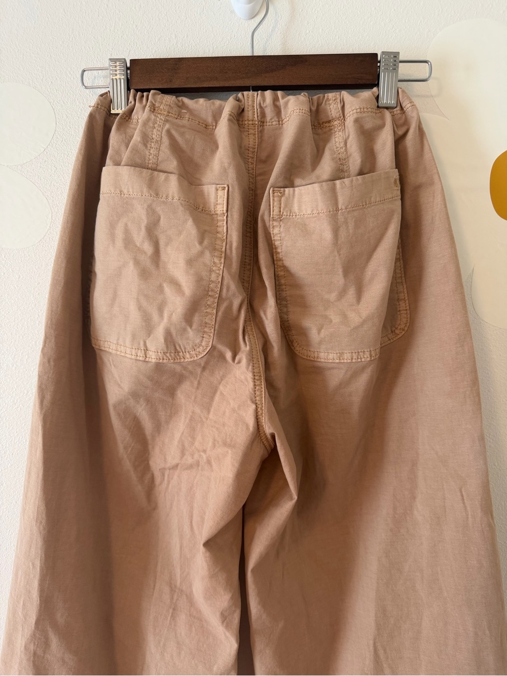 American Eagle Snappy Stretch Low-Rise Baggy Parachute Pants in Beige Tan Brown - Picture 8 of 15